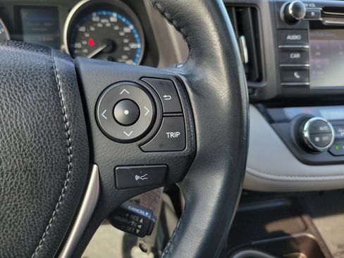 Used 2018 Toyota RAV4 XLE FWD image 19