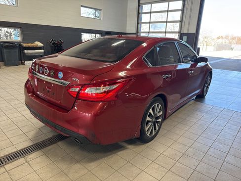 Used 2017 Nissan Altima 2.5 SV w/ Interior Lighting Package image 11