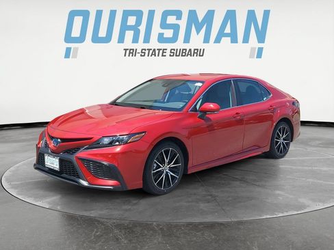 Used 2024 Toyota Camry SE w/ Cold Weather Package FWD image 2