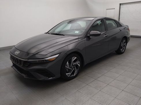 Used 2025 Hyundai Elantra Sport FWD image 2