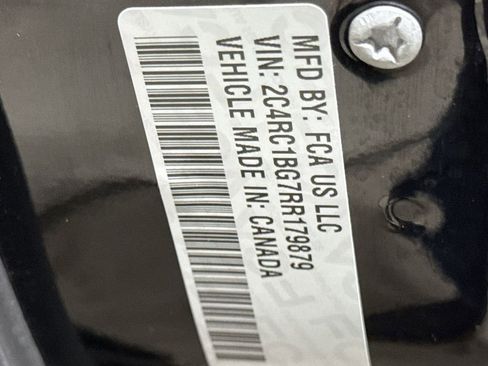 Used 2024 Chrysler Pacifica Touring-L image 27