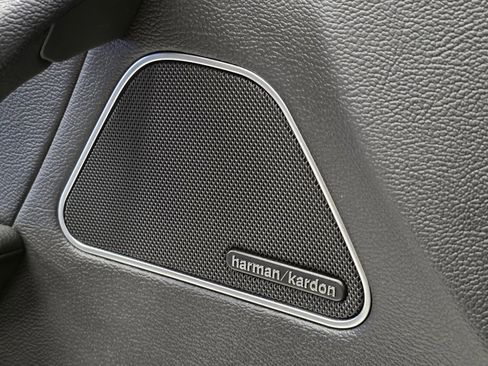 Used 2018 Maserati Levante GranSport image 16