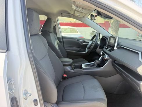 Used 2025 Toyota RAV4 XLE FWD image 29