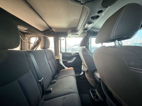 Used 2014 Jeep Wrangler Unlimited Sahara image 11