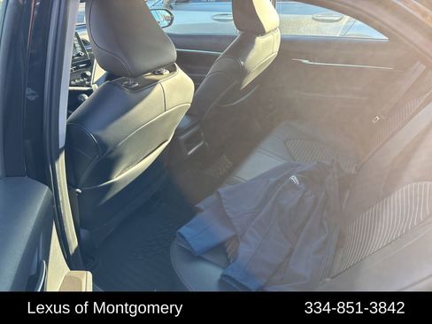 Used 2021 Toyota Camry SE image 4
