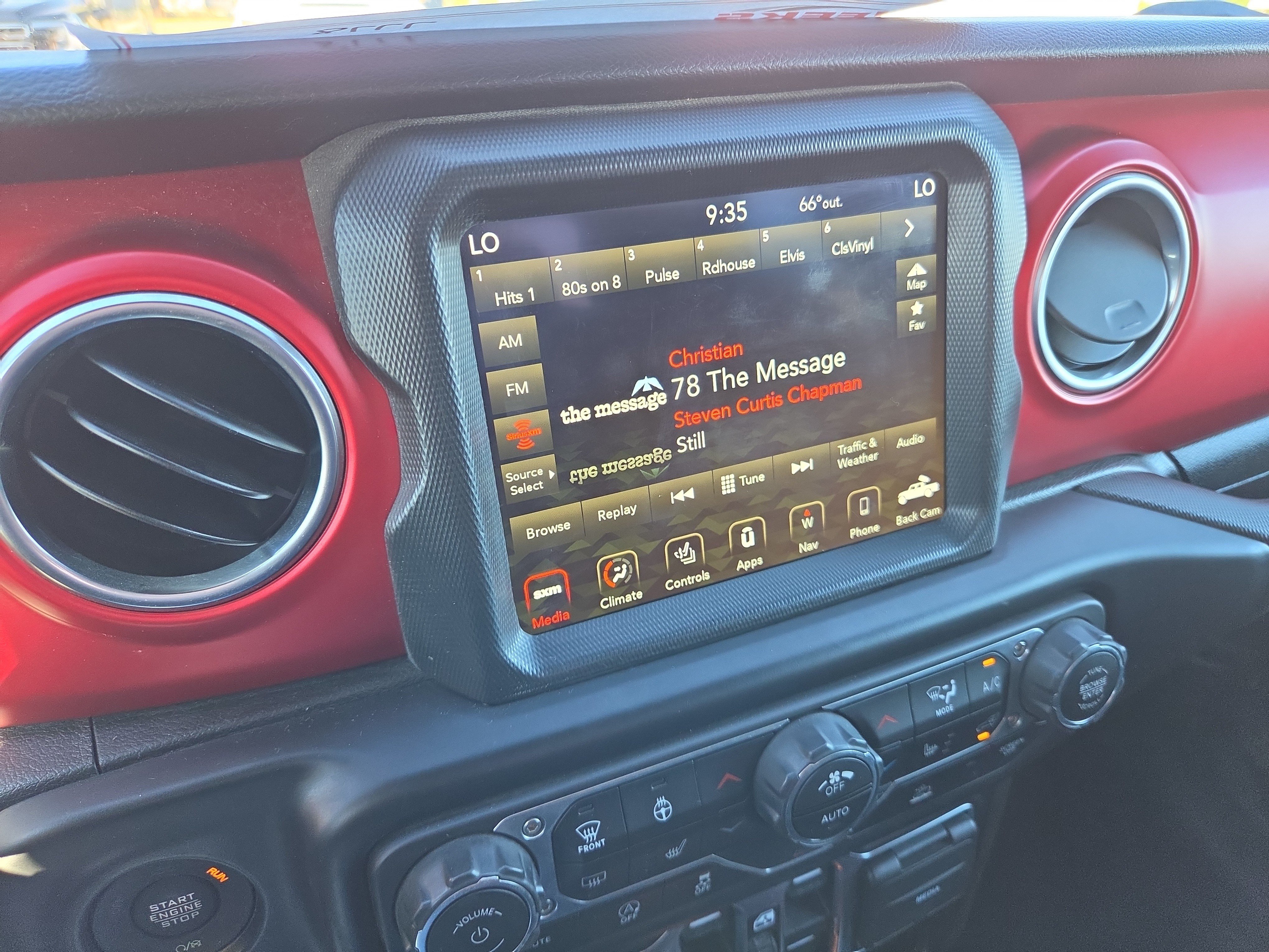 Used 2022 Jeep Gladiator Rubicon w/ Cold Weather Group AWD/4WD image 9