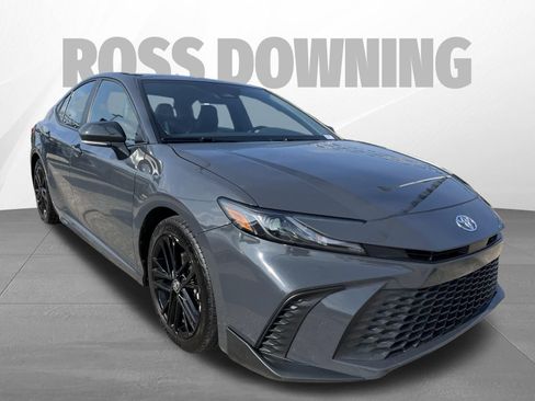Used 2025 Toyota Camry SE FWD image 3