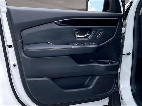Used 2025 Honda Pilot EX-L image 19