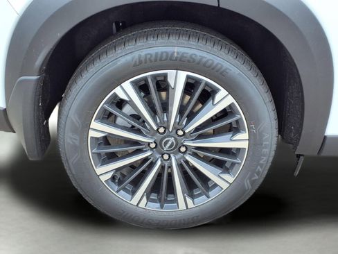 New 2026 Nissan Pathfinder Platinum FWD image 9