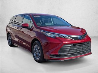 Used 2023 Toyota Sienna LE FWD video 3