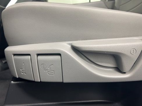 Used 2022 Toyota Highlander XLE image 16