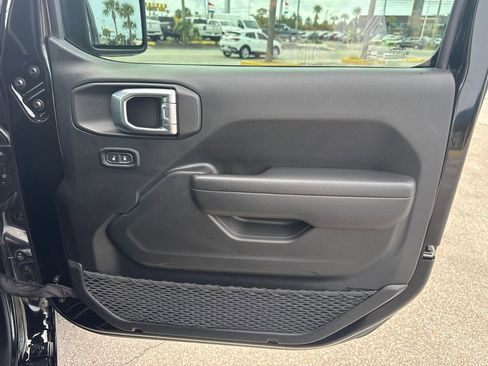 Used 2022 Jeep Gladiator Sport AWD/4WD image 17