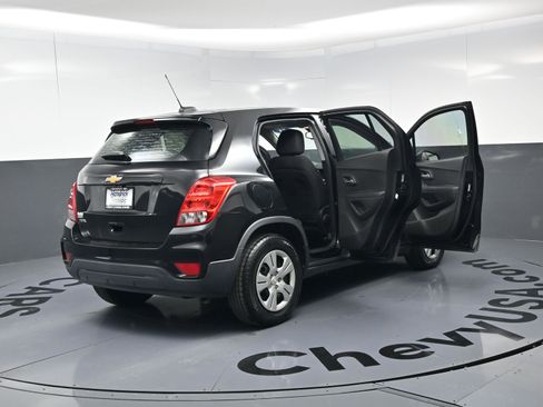 Used 2018 Chevrolet Trax LS image 25