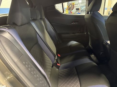 Used 2021 Toyota C-HR XLE image 28