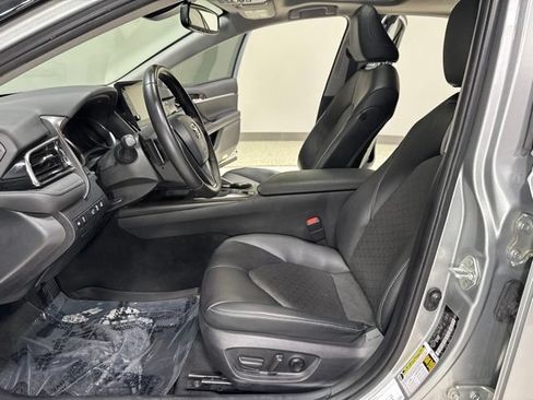 Used 2022 Toyota Camry XSE FWD image 14
