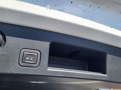 Used 2025 Chevrolet Equinox LT w/ Convenience Package II image 5