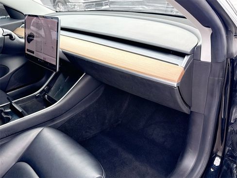 Used 2019 Tesla Model 3 Long Range image 32