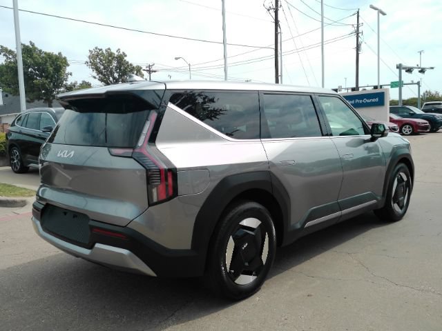 Used 2024 Kia EV9 Light Long Range RWD image 6