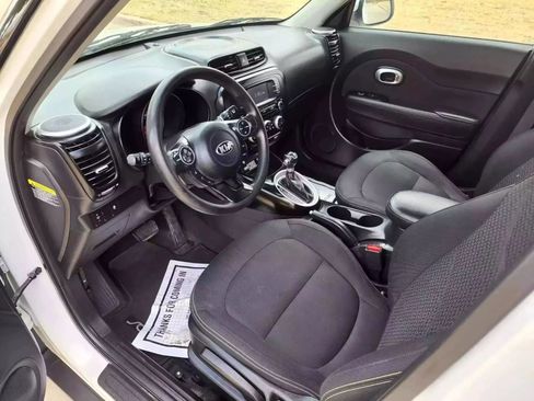 Used 2016 Kia Soul + FWD image 22