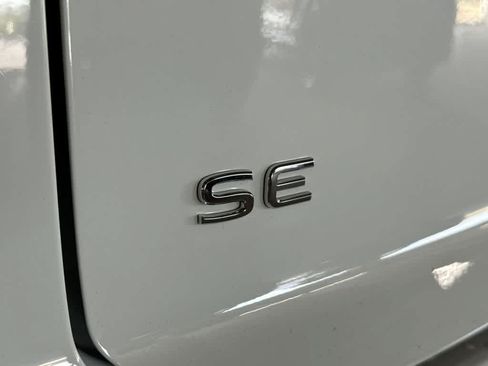 Used 2023 Volkswagen Atlas Cross Sport SE FWD image 11