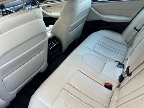 Used 2019 BMW 530e w/ M Sport Package image 12