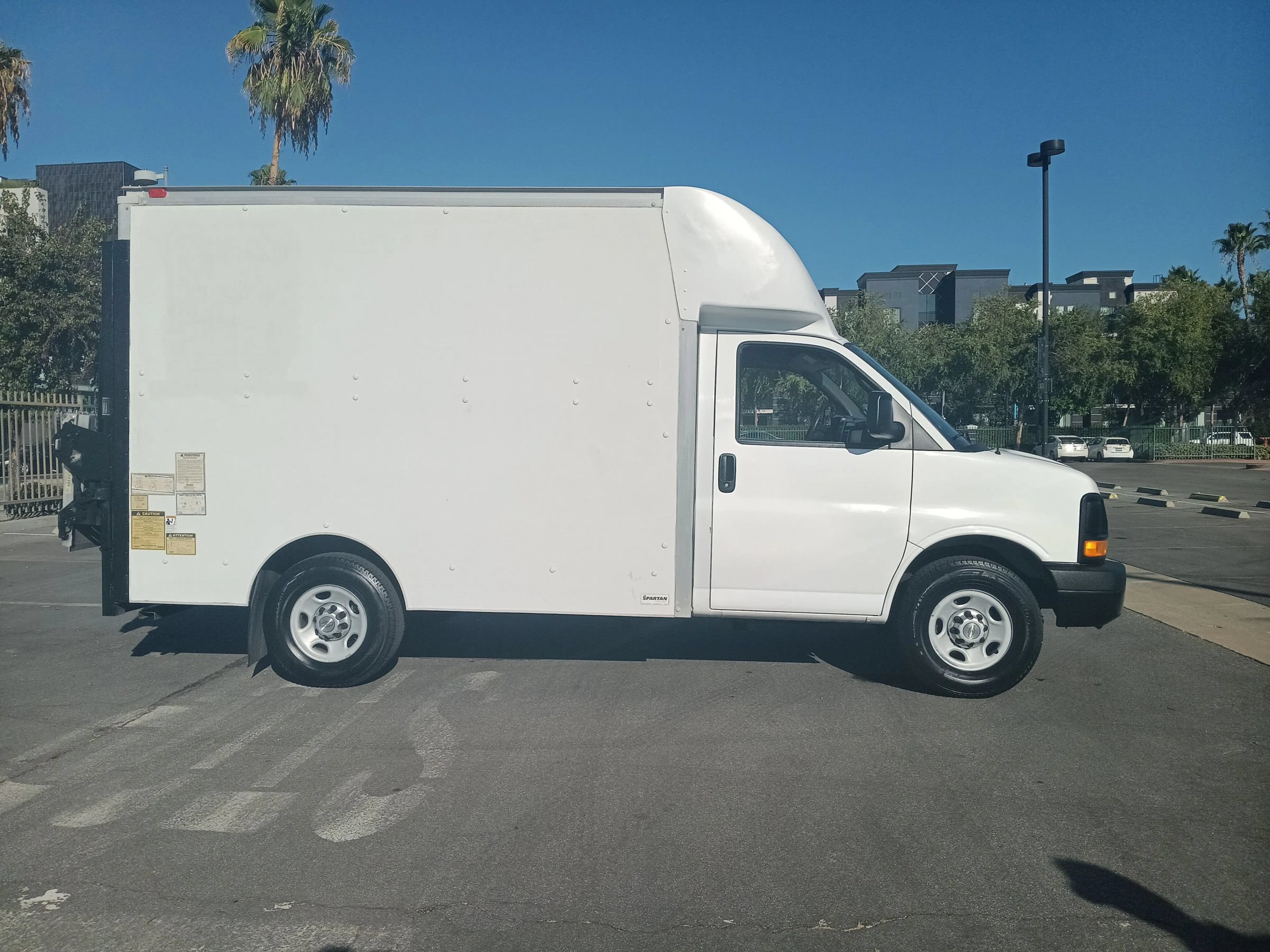 Used 2010 Chevrolet Express 3500 RWD image 5