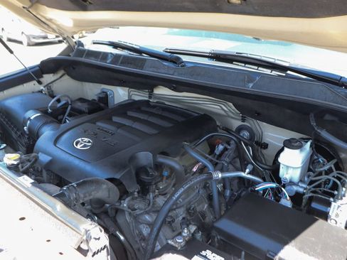 Used 2017 Toyota Tundra SR5 w/ SR5 Upgrade Package RWD image 12