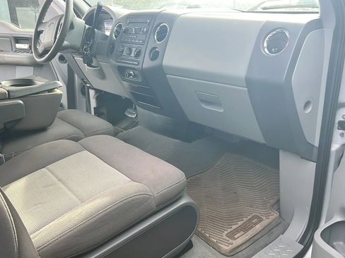 Used 2006 Ford F150 XLT image 25