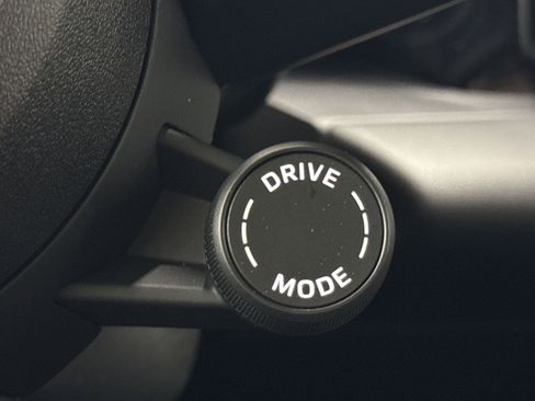 Used 2025 Porsche Macan Electric image 18