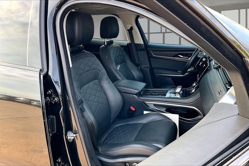 Used 2022 Jaguar F-PACE S AWD/4WD image 7