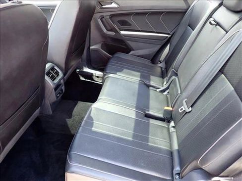 Used 2022 Volkswagen Tiguan SE image 10