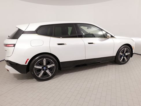 Used 2023 BMW iX xDrive50 w/ Premium Package AWD/4WD image 9