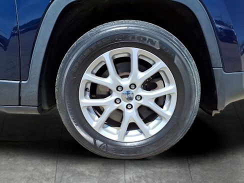 Used 2016 Jeep Cherokee Latitude AWD/4WD image 9