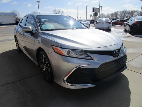 Used 2024 Toyota Camry XLE FWD image 4
