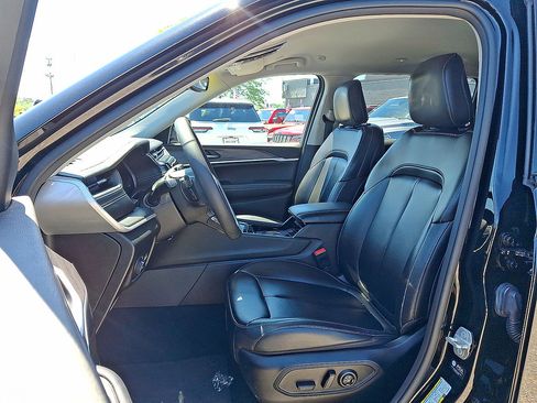 Used 2023 Jeep Grand Cherokee L Limited AWD/4WD image 11