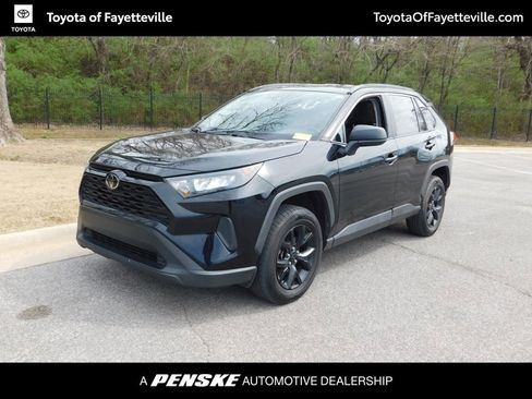 Used 2021 Toyota RAV4 LE image 1