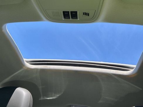 Used 2017 Buick Regal Sport Touring FWD image 12