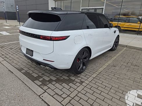 Used 2025 Land Rover Range Rover Sport Autobiography image 5