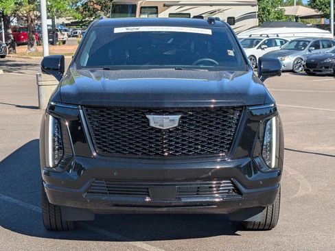 Used 2025 Cadillac Escalade ESV Sport Platinum w/ LPO, ONYX Package AWD/4WD image 6