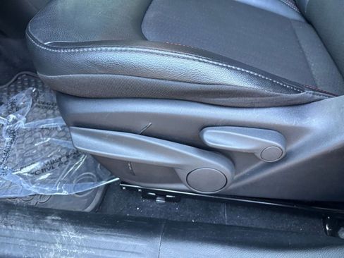 Used 2025 Jeep Compass Trailhawk image 23