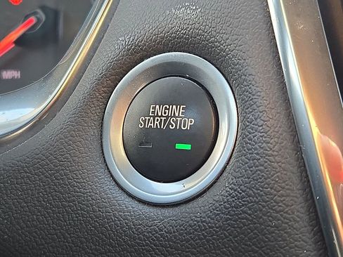 Used 2023 Chevrolet Traverse LT image 28