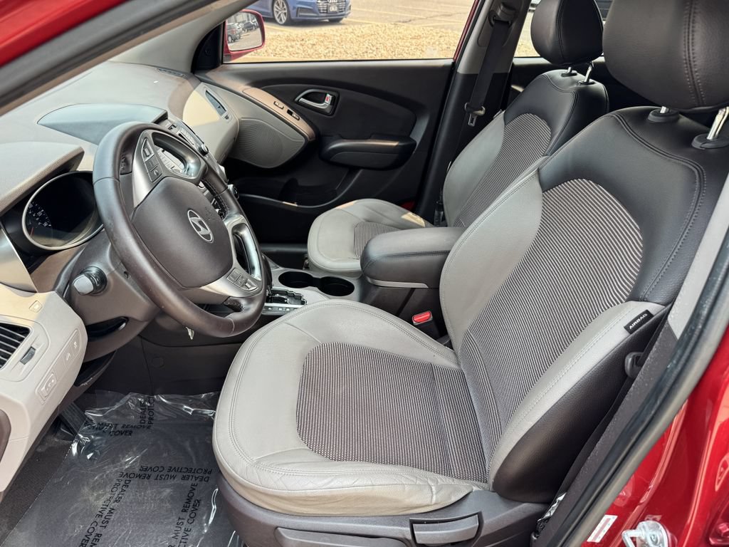 Used 2011 Hyundai Tucson 2WD image 23