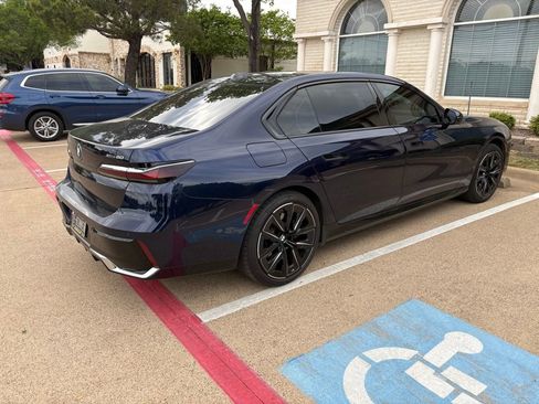 Used 2023 BMW i7 xDrive60 image 11