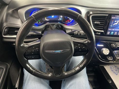 Used 2020 Chrysler Pacifica Touring-L w/ S Appearance Package FWD image 24