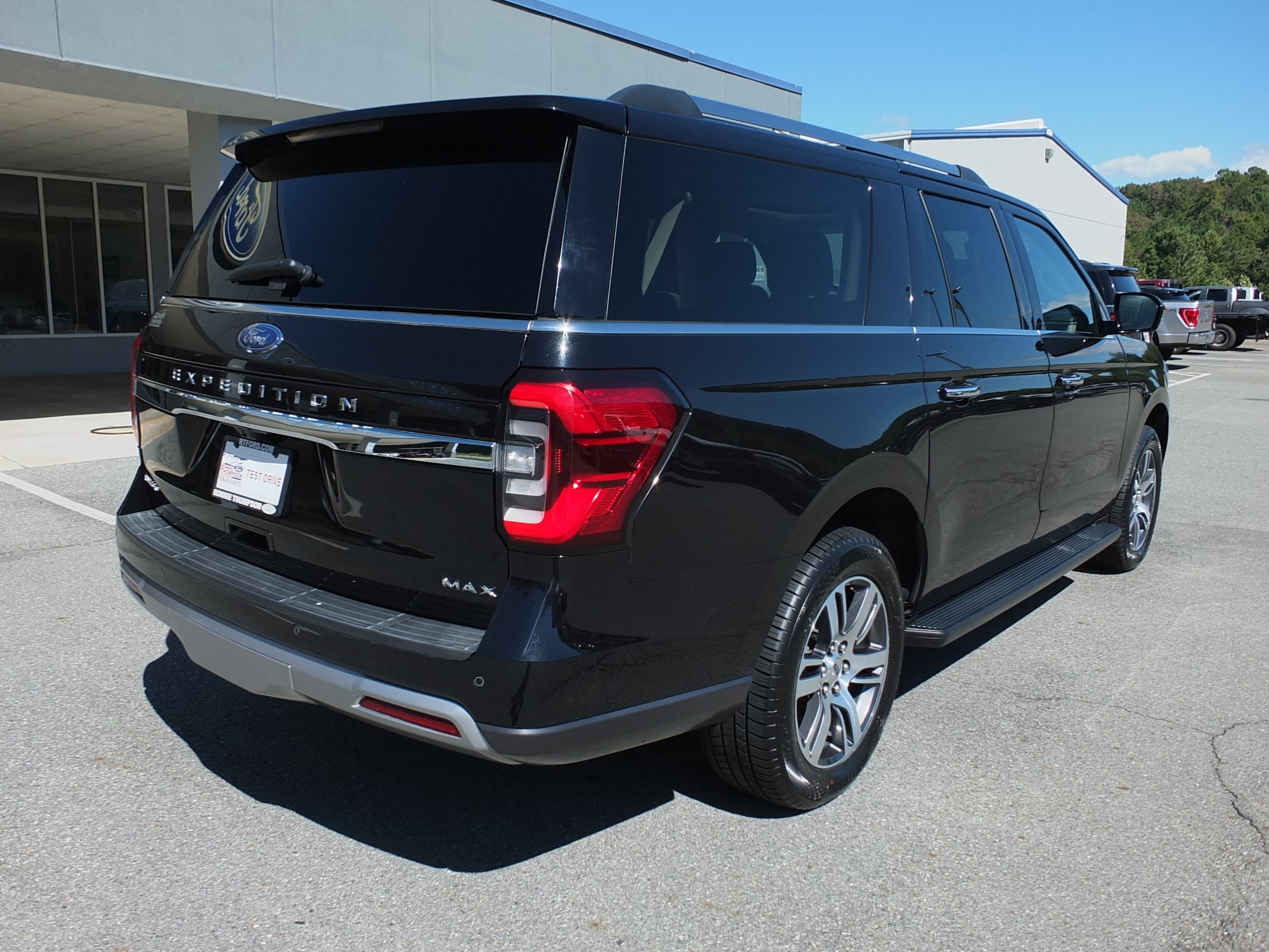 Used 2024 Ford Expedition Max Limited AWD/4WD image 3