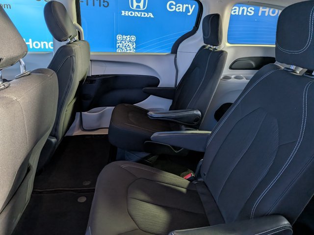 Used 2023 Chrysler Voyager LX FWD image 17