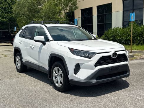 Used 2019 Toyota RAV4 LE w/ Carpet Mat Package FWD image 3
