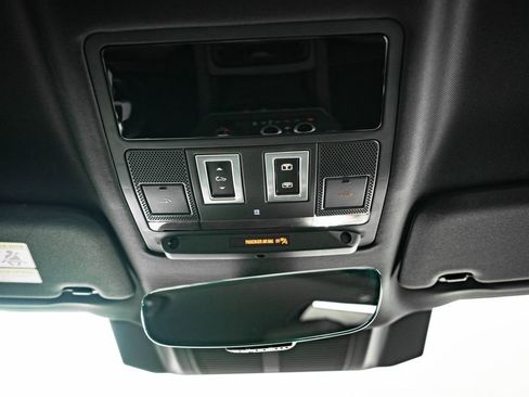 Used 2023 Land Rover Defender 90 SE image 41