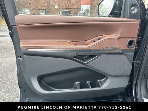 New 2026 Lincoln Navigator Reserve AWD/4WD image 10