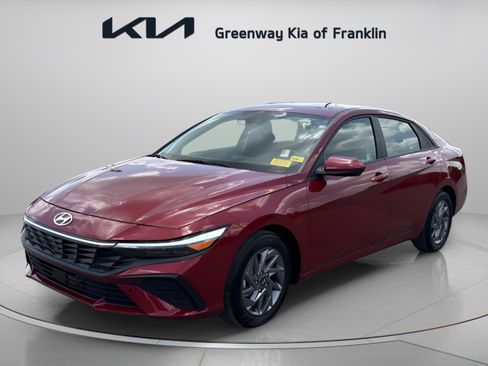 Used 2024 Hyundai Elantra SEL FWD image 3